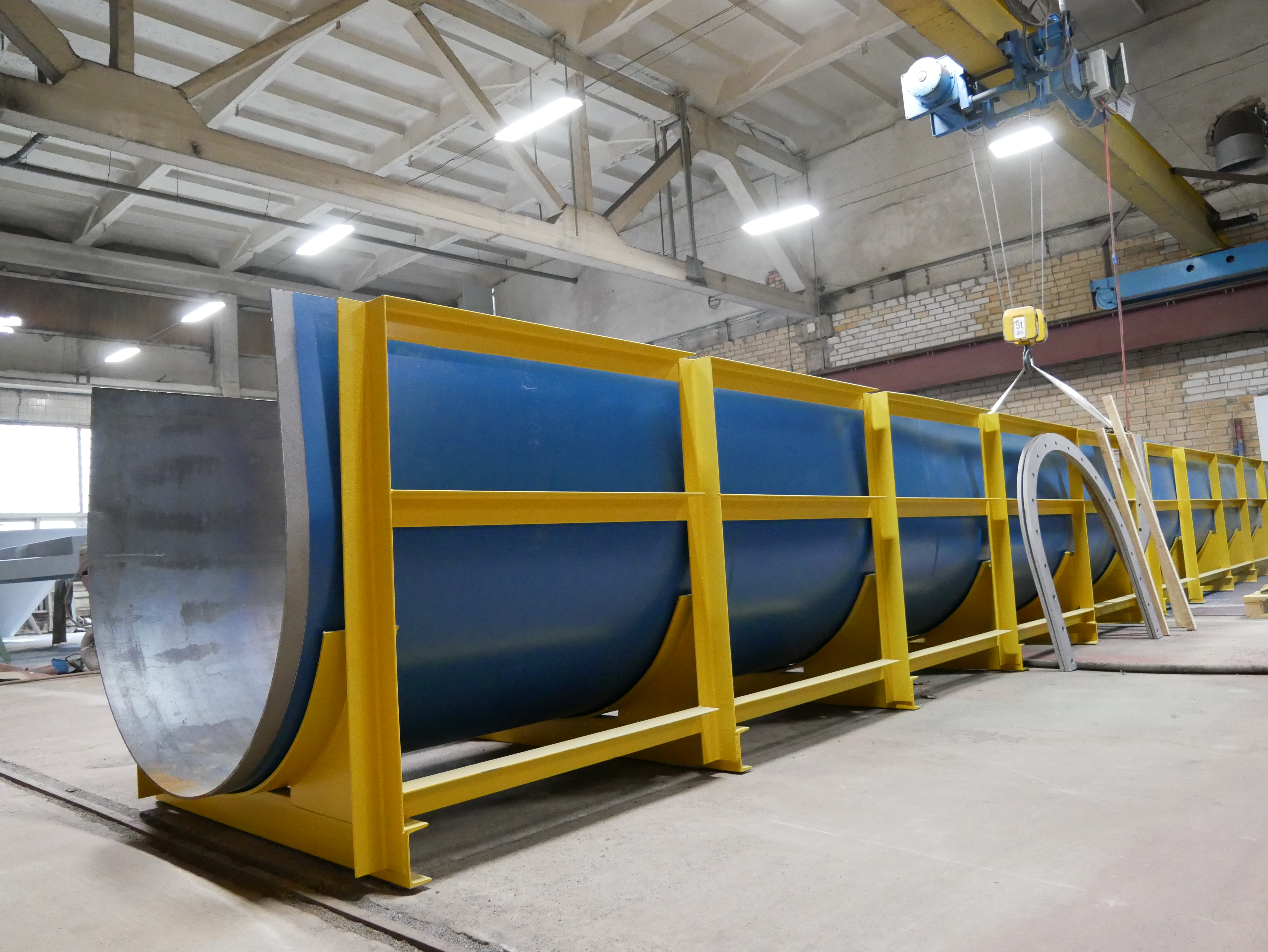 лоток установлен в каркас