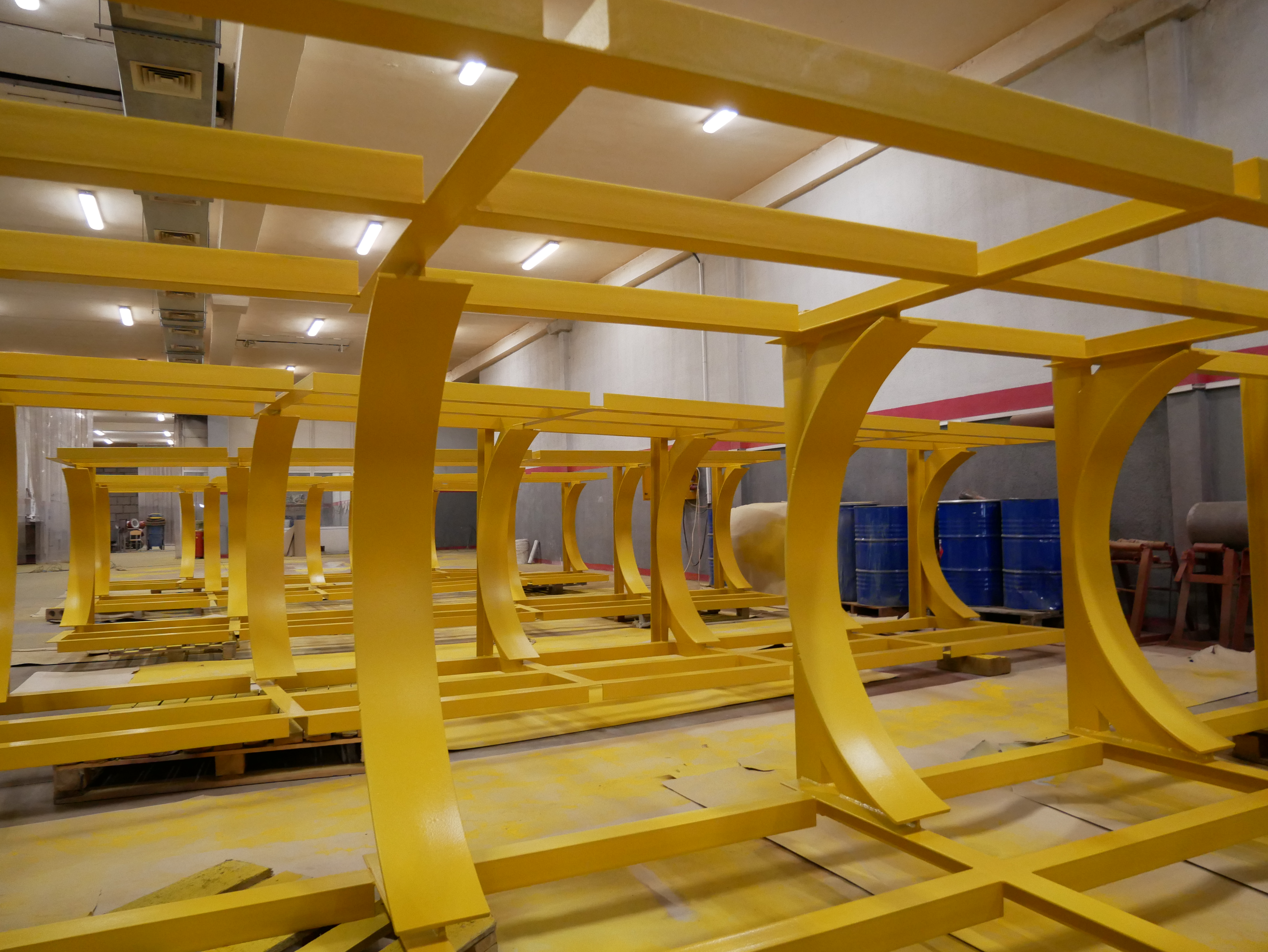 металлический каркас для лотка